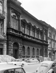 Magyarország, Budapest VI., szemben középen az Eötvös utca 7-es számú ház., 1973, FŐFOTÓ, Budapest, Volkswagen Bogár, Fortepan #215656