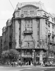 Magyarország, Budapest VII., Károly (Tanács) körút, szemben a 3/a épületben a Filmmúzeum. Balra a Dohány utca., 1973, FŐFOTÓ, Budapest, Filmmúzeum, Fortepan #215661