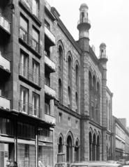 Magyarország, Budapest VII., Rumbach Sebestyén utca a Madách Imre út felől a Wesselényi utca felé nézve. Szemben a kis zsinagóga., 1973, FŐFOTÓ, Budapest, Fortepan #215674