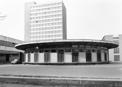 Magyarország, Budapest X., Üllői út 114-116., a 100-as posta csomagraktára, háttérben balra a Postás munkásszálló (később hotel)., 1973, FŐFOTÓ, Budapest, Fortepan #215716