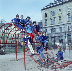 Magyarország, Budapest VII., Klauzál téri játszótér, jobbra a vásárcsarnok., 1973, FŐFOTÓ, Budapest, Fortepan #215771