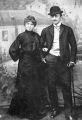 1917, Hegedűs Judit, hat, studio, man and woman, Fortepan #21579