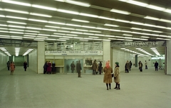 Magyarország, Budapest I., Batthyány tér, aluljáró a metróállomás bejárata előtt., 1973, FŐFOTÓ, BKV-szervezet, HÉV, metróállomás, Budapest, Fortepan #215796