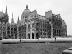 Magyarország, Budapest V., Kossuth Lajos tér, háttérben a Parlament. A felvétel Fővárosi Vízművek Káposztásmegyeri Főtelepétől a Fővám (Dimitrov) térig húzódó új főnyomócső építési munkálatai alkalmával készült., 1973, FŐFOTÓ, Budapest, Best of, Fortepan #215826