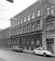 Magyarország, Budapest VII., szemben középen a Nefelejcs utca 30-as számú ház., 1973, FŐFOTÓ, Budapest, Volkswagen Bogár, VAZ 2101, Fortepan #215876