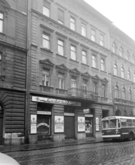 Magyarország, Budapest VII., szemben középen a Bethlen Gábor utca 10-es számú ház., 1973, FŐFOTÓ, Budapest, trolibusz, Fortepan #215886