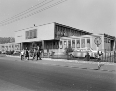 Hungary, Dorog, Mária út, rendelőintézet. Háttérben a Szent József-templom tornya látszik., 1973, FŐFOTÓ, doctor's office, Fortepan #215941