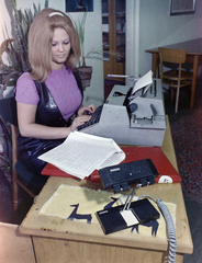 1973, FŐFOTÓ, secretary, typewriter, office, hairdo, Fortepan #216005