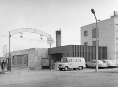 Magyarország, Felsőzsolca, Állomás utca, Mezőgazdasági Gépjavító Vállalat., 1972, FŐFOTÓ, kémény, kapu, Nysa-márka, Fortepan #216014