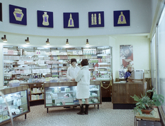 Hungary, Budapest VIII., József körút 86., Corvin Illatszerbolt., 1973, FŐFOTÓ, Budapest, shop interior, display, perfume store, cash register, cashier machine, Fortepan #216050