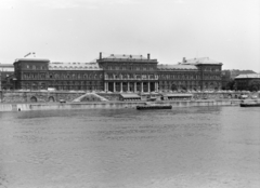 Magyarország, Budapest IX., a pesti alsó rakpart és a Marx Károly Közgazdaságtudományi Egyetem (később Corvinus Egyetem) épülete a budai oldalról nézve., 1973, FŐFOTÓ, Budapest, Fortepan #216105