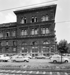 Magyarország, Budapest IX., Fővám (Dimitrov) tér, a Marx Károly Közgazdaságtudományi Egyetem (később Corvinus Egyetem) épülete., 1973, FŐFOTÓ, Budapest, Trabant 601 Universal, VAZ 2101, Fortepan #216106