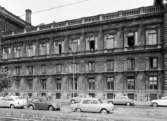 Magyarország, Budapest IX., Fővám (Dimitrov) tér, a Marx Károly Közgazdaságtudományi Egyetem (később Corvinus Egyetem) épülete., 1973, FŐFOTÓ, Budapest, Hillman-márka, Fortepan #216108