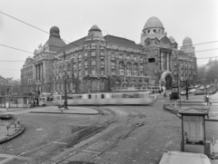 Magyarország, Budapest XI., Szent Gellért tér, Gellért Szálló. Jobbra a Kelenhegyi úti oldalon a fürdő bejárata., 1973, FŐFOTÓ, Budapest, Fortepan #216138