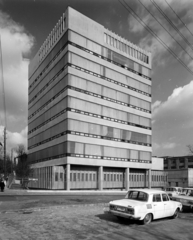 Magyarország, Budapest XII., Csörsz utca, a Magyar Optikai Művek (MOM) optikai üzeme a Nagy Jenő utca sarkán., 1973, FŐFOTÓ, Budapest, rendszám, Skoda 100, Fortepan #216140