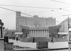 Magyarország, Budapest II.,Budapest XII., Széll Kálmán (Moszkva) tér, a metróállomás csarnoka. Háttérben a Postapalota., 1973, FŐFOTÓ, Budapest, Fortepan #216154