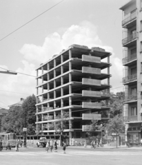 Magyarország, Budapest XI., Villányi út a Móricz Zsigmond körtér felől nézve. Az épülő ház a Himfy utca sarkán áll., 1973, FŐFOTÓ, Budapest, Fortepan #216166