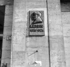 Magyarország, Budapest VII., Erzsébet (Lenin) körút 1-3., Lenin emléktábla (Szabó Iván)., 1974, FŐFOTÓ, Budapest, Fortepan #216235