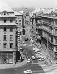 Magyarország, Budapest V., kilátás a Duna utca 3. felől a Váci utca felé, az előtérben keresztben a Szabad sajtó út., 1974, FŐFOTÓ, könyvesbolt, Budapest, Fortepan #216241