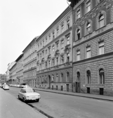 Magyarország, Budapest VII., jobbról a második és a harmadik a Peterdy utca 29. és 31. számú ház., 1974, FŐFOTÓ, rendszám, Budapest, Skoda 100, Fortepan #216270