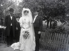 1912, Major Lajos, top hat, wedding ceremony, wedding witness, bride, white tie, bowler hat, veil, groom, bouquet, Fortepan #216354