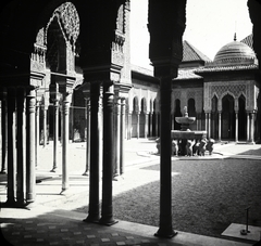 Spain, Alhambra, Oroszlános-palota (El Palacio de los Leones) és az Oroszlános kút (Fuente de los Leones)., 1916, Major Lajos, drinking fountain, Fortepan #216389