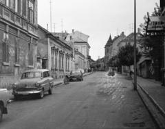 Magyarország,Balaton, Keszthely, Széchenyi utca a Fő tér közeléből a Deák Ferenc utca irányába nézve., 1974, Gothár Péter, rendszám, Opel-márka, Opel Olympia Rekord, Danuvia-márka, Simca-márka, Simca 1501, Fortepan #216593