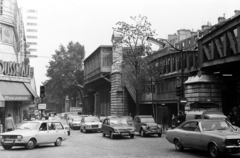 Franciaország, Párizs, a metró Barbès - Rochechouart állomása., 1973, Gothár Péter, Mercedes W115, Renault 16, Citroen 2CV, Opel Commodore, Renault 12, Fortepan #216643