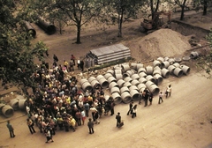 Magyarország, Budapest XIII., kilátás a Váci út 44. számú házból az átépítés alatt álló Váci útra és Szent Margit (Élmunkás) térre., 1980, Fortepan, színes, építkezés, sokaság, csatornázás, felülnézet, Budapest, Fortepan #21674