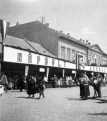 Magyarország, Baja, Szentháromság (Béke) tér., 1953, Barabás Sarolta, népbolt, Fortepan #216951