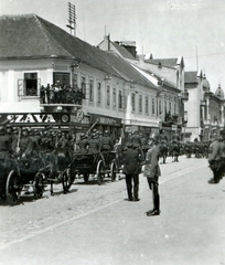 Szerbia, Zombor, Ulica kralja Petra I. a magyar csapatok bevonulása idején., 1941, Barabás Sarolta, szekér, díszszemle, Fortepan #216973