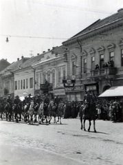 Szerbia, Zombor, Ulica kralja Petra I. a magyar csapatok bevonulása idején., 1941, Barabás Sarolta, díszszemle, Fortepan #216979