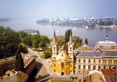 Hungary, Esztergom, Víziváros, a Loyolai Szent Ignác templom és a Prímási palota, háttérben a csonka Mária Valéria híd., 1980, Koroknai-Tegez Ferenc, picture, Danube, ledge, Fortepan #217339