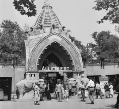 Magyarország, Városliget,Állatkert, Budapest XIV., főbejárat., 1956, Kotnyek Antal, életkép, Budapest, csúcsív, Fortepan #21756