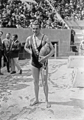 Franciaország, Párizs, avenue Gambetta 148., Les Tourelles uszoda. Bárány István olimpiai ezüst- és bronzérmes, Európa-bajnok úszó, a párizsi Grand Prix győztese., 1929, Francia Nemzeti Könyvtár, stadion, sportoló, Fortepan #217627