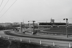 Hungary, Budapest VIII., Kerepesi úti Ügetőpálya, tattersalli kanyar, szemben az I. helyi tribün., 1958, Kotnyek Antal, horse race, Budapest, harness racing, Fortepan #21763