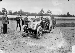 France, Sarthe megye, a Francia Autóklub Nagydíjának (Grand Prix de l'ACF) későbbi győztese Szisz Ferenc Renault AK típusú versenyautójával., 1906, Francia Nemzeti Könyvtár, car race, Renault-brand, French brand, Fortepan #217655