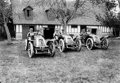 France, a Renault csapata a Francia Autóklub Nagydíján (Grand Prix de l'ACF)., 1906, Francia Nemzeti Könyvtár, car race, garage, steering wheel, Renault-brand, French brand, three people, Fortepan #217656