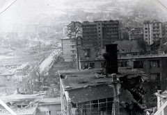 Magyarország, Budapest XII., kilátás a Magyar Optikai Művek (MOM) épületei felől a Böszörményi úti házai felé. Balra a Csörsz utca, távolabb a mai Apor Vilmos tér., 1945, Vörös Hadsereg, Budapest, háborús kár, épületkár, Fortepan #217693