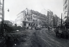 Magyarország, Budapest II., Margit körút, szemben a Horvát utca - Kapás utca közötti épülettömb., 1945, Vörös Hadsereg, háborús kár, lovaskocsi, teherautó, Budapest, Volkswagen Kübelwagen, Fortepan #217701