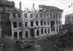 Magyarország, Budapest II., Margit körút, szemben a 8-10. számú épület. Jobbra a Margit körút - Margit utca melletti sarokház., 1945, Vörös Hadsereg, háborús kár, Budapest, Fortepan #217702