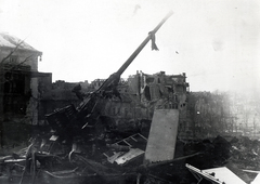 Magyarország, Budapest I., Vérmező, háttérben a Mikó utca Pauler utca és Krisztina körút közötti lerombolt házsora.
, 1945, Vörös Hadsereg, Budapest, légvédelmi ágyú, Fortepan #217712