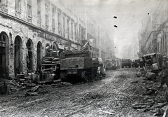 Magyarország, Budapest I., Fő utca, a felvétel a 7-es számú ház előtt készült., 1945, Vörös Hadsereg, teherautó, járműroncs, Budapest, Steyr RSO/3, Raupenschlepper Ost, Steyr-Daimler-Puch-márka, Fortepan #217744