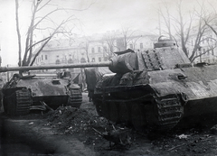 Magyarország, Budapest I., Krisztina körút, szemben a háttérben az Alagút utca épületei, jobbra a Pauler utca torkolata., 1945, Vörös Hadsereg, harckocsi, járműroncs, Sd.Kfz 171 Panther, Panzerkampfwagen V, Budapest, Sd.Kfz 179, Fortepan #217754