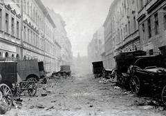 Magyarország, Budapest XII., Hajnóczy József (Bors) utca a Krisztina körút irányából a Csaba utca és városmajori kistemplom felé nézve., 1945, Vörös Hadsereg, Budapest, szekér, járműroncs, postajármű, Fortepan #217768