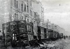 Magyarország, Budapest II., Bem (Margit) rakpart, megsemmisített vasúti szerelvény a Csalogány utca - Vitéz utca szakaszon., 1945, Vörös Hadsereg, járműroncs, Budapest, vagon, Fortepan #217771