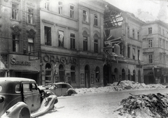 Hungary, Budapest V., Kossuth Lajos utca, a kép jobb szélén a Szép utca torkolata., 1945, Vörös Hadsereg, Budapest, damaged building, snow, store display, automobile, curtain, Fortepan #217777