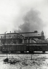 Hungary, Budapest VI., Eiffel tér (ekkor névtelen) a Nyugati pályaudvar indulási oldalánál., 1945, Vörös Hadsereg, Budapest, snow, coach, cloud smoke, Fortepan #217779