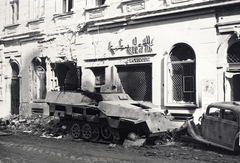 Hungary, Budapest I., Fő utca, a felvétel a 13-as számú ház előtt készült., 1945, Vörös Hadsereg, wreck, combat vehicle, Budapest, Fortepan #217782