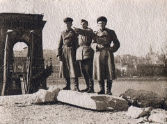 1945, Mihályi Balázs, Soviet soldier, wrecked bridge, Fortepan #217818